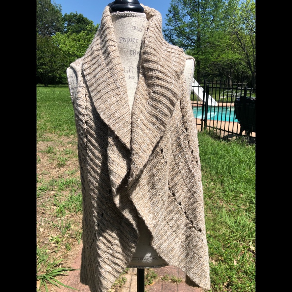 Apt 9 Women’s nice Sweater type vest size L